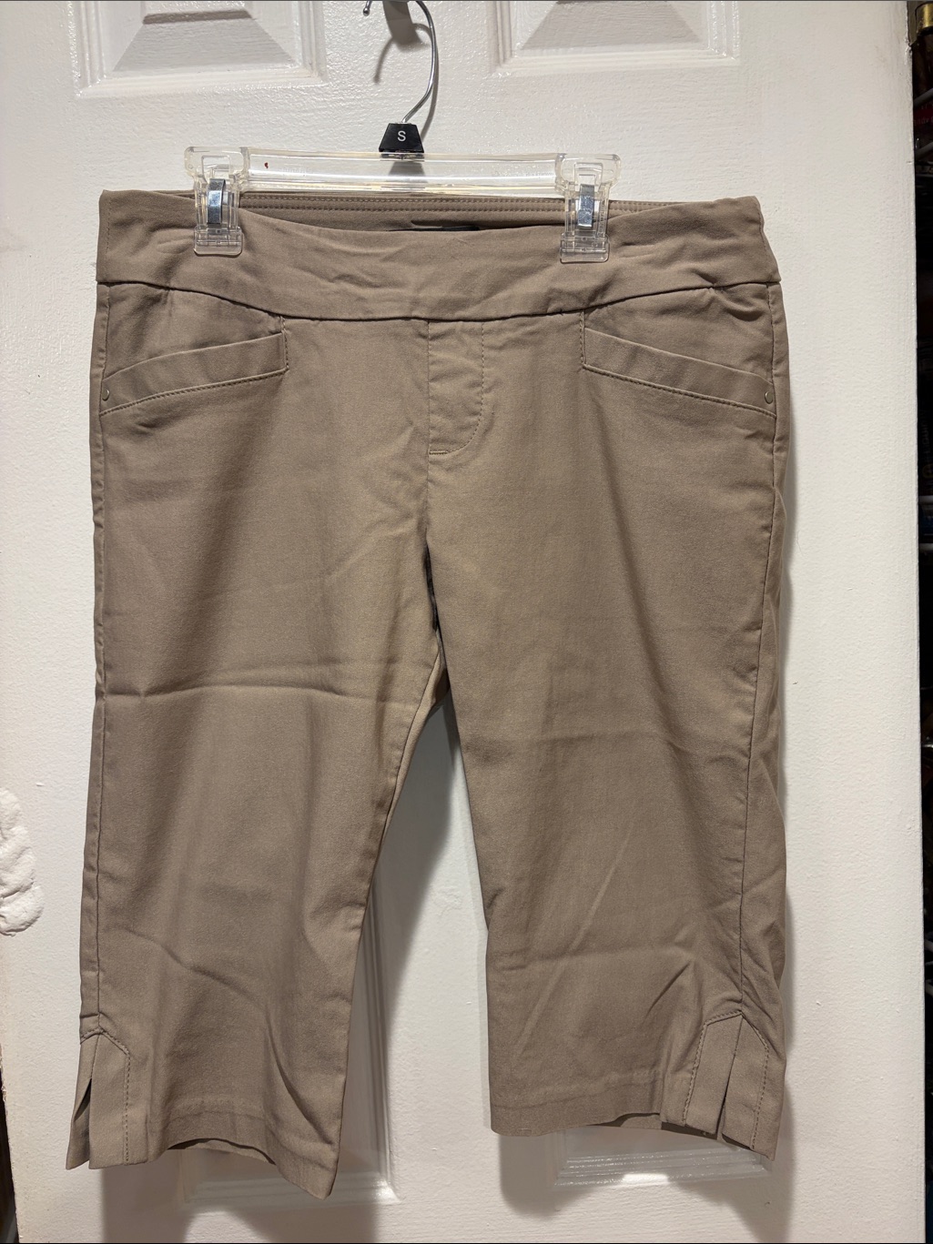 Lee Sculpting Slim Fit Mid Rise Short Pants In Khaki